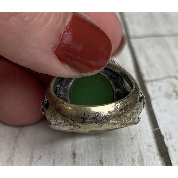 Floral Peace Ring Size 8 Green Stone Silver Tone Sz 7.5 - Picture 8 of 11